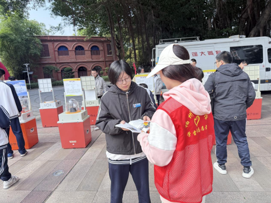 提纯青春底色，增强思想“免疫力”—— 福州市反邪教协会走进长乐一中开展主题宣传活动