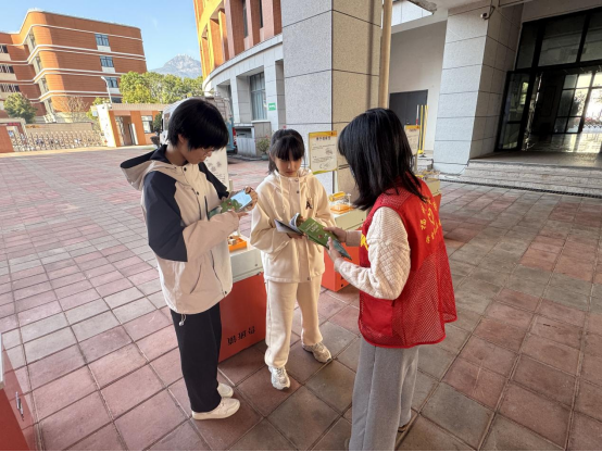 分众化精准引导，筑牢初中生思想防线 ——福州反邪教宣传进校园