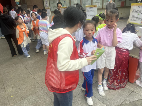 福州市反邪教协会走进闽侯县实验小学开展主题宣传教育 福州市反邪教协会走进闽侯县实验小学开展主题宣传教育