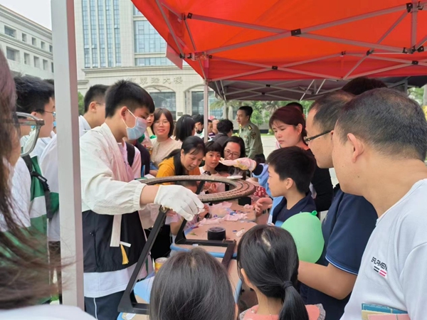 “遇见科学 预见未来”中国科学院福建物构所举办第十九届公众科学日活动