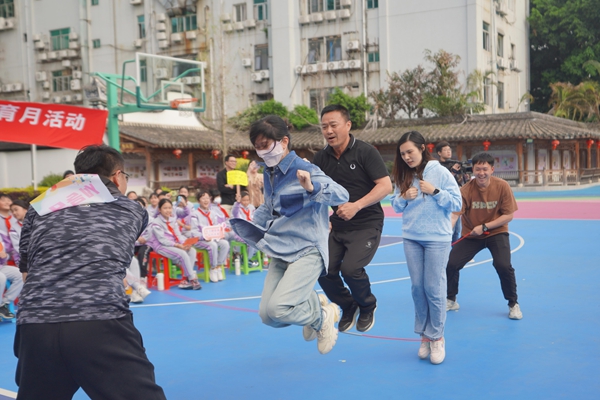 “目”浴阳光 预防近视——这场趣味运动会快乐又护眼