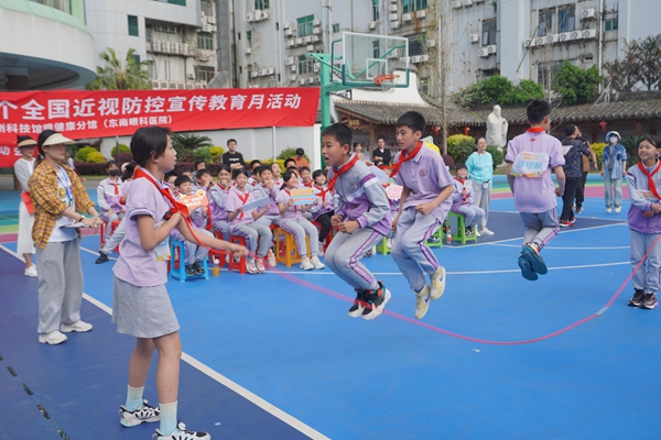 “目”浴阳光 预防近视——这场趣味运动会快乐又护眼