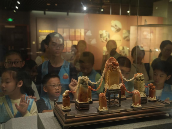 寻山问石,共赴“仲夏石语”——寿山石 科普研学活动在榕举行 寻山问石,共赴“仲夏石语”——寿山石 科普研学活动在榕举行