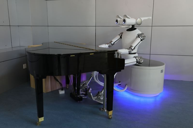 钢琴机器人