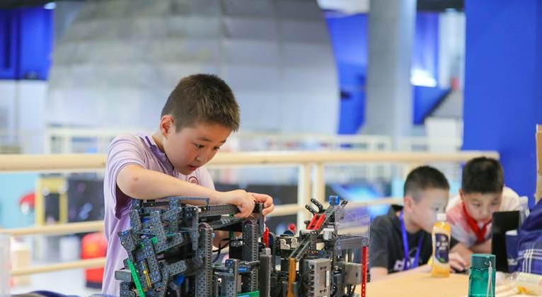 第十八届福州市青少年机器人竞赛成功举办