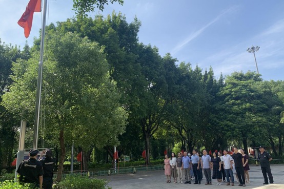 福州科技馆举行庆祝新中国成立74周年“迎国庆升国旗”仪式