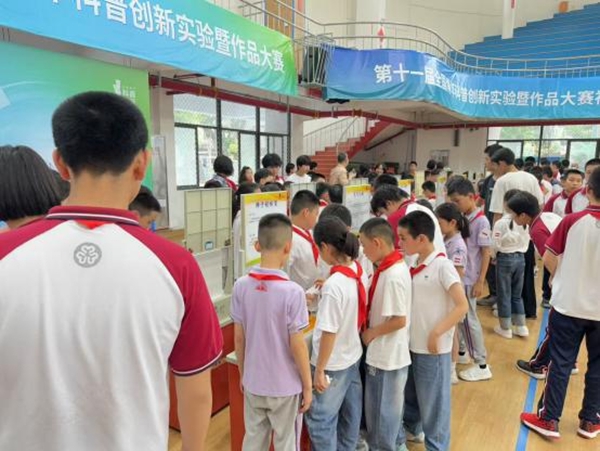 “智启少年，科耀榕城”——福州科技馆相约福州一中共探科学秘境