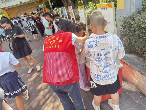 “科学巴士进校园，探索奇妙科学课”——福建开放大学附属中学相约奇妙科学之旅