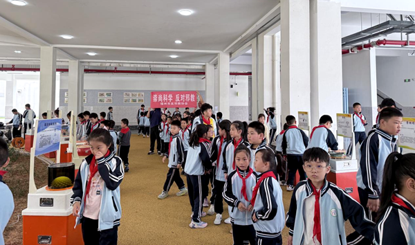 筑牢青春防线!反邪教宣传走进福州市鼓山新区学校