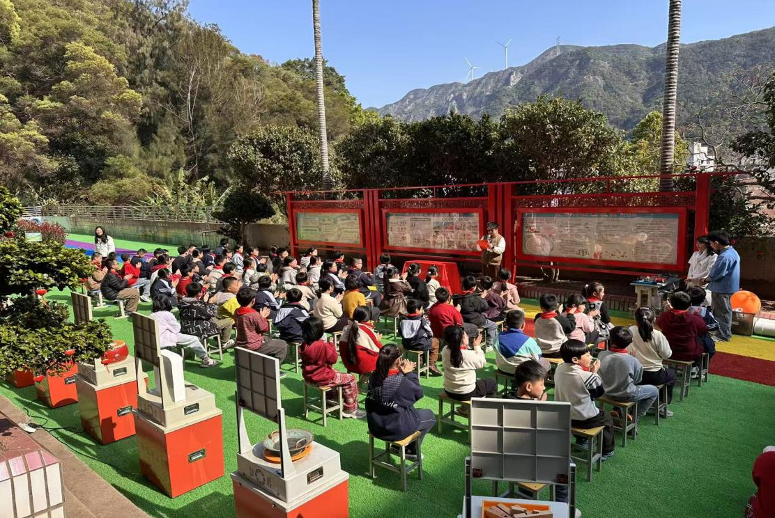 科普进校园 童心向科学 福州科技馆科普大篷车走进连江下宫中心小学