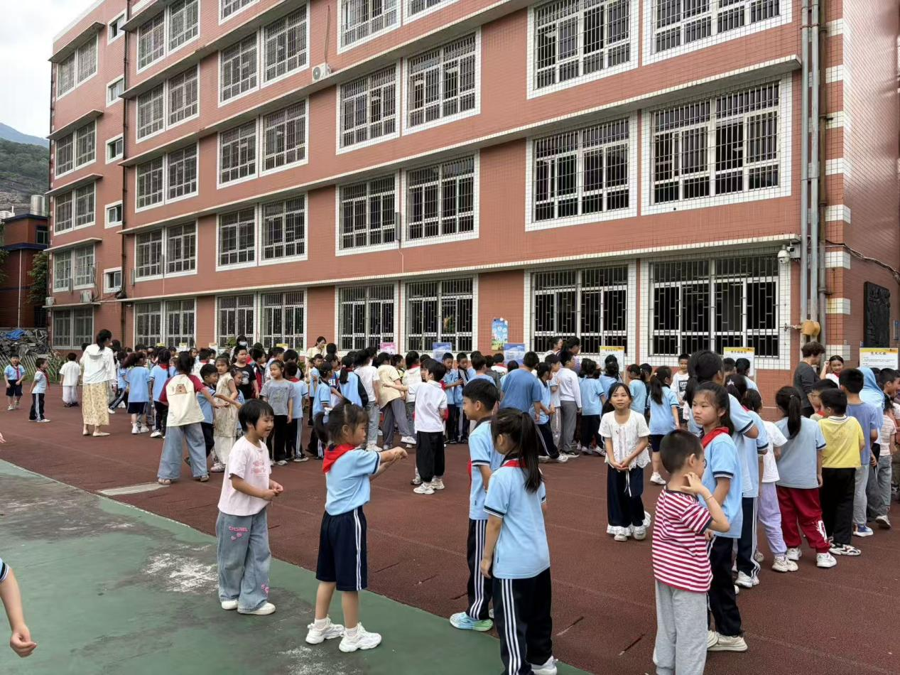 点燃科技之光 智启少年梦想——福州科技馆科普大篷车驶入福州快安学校