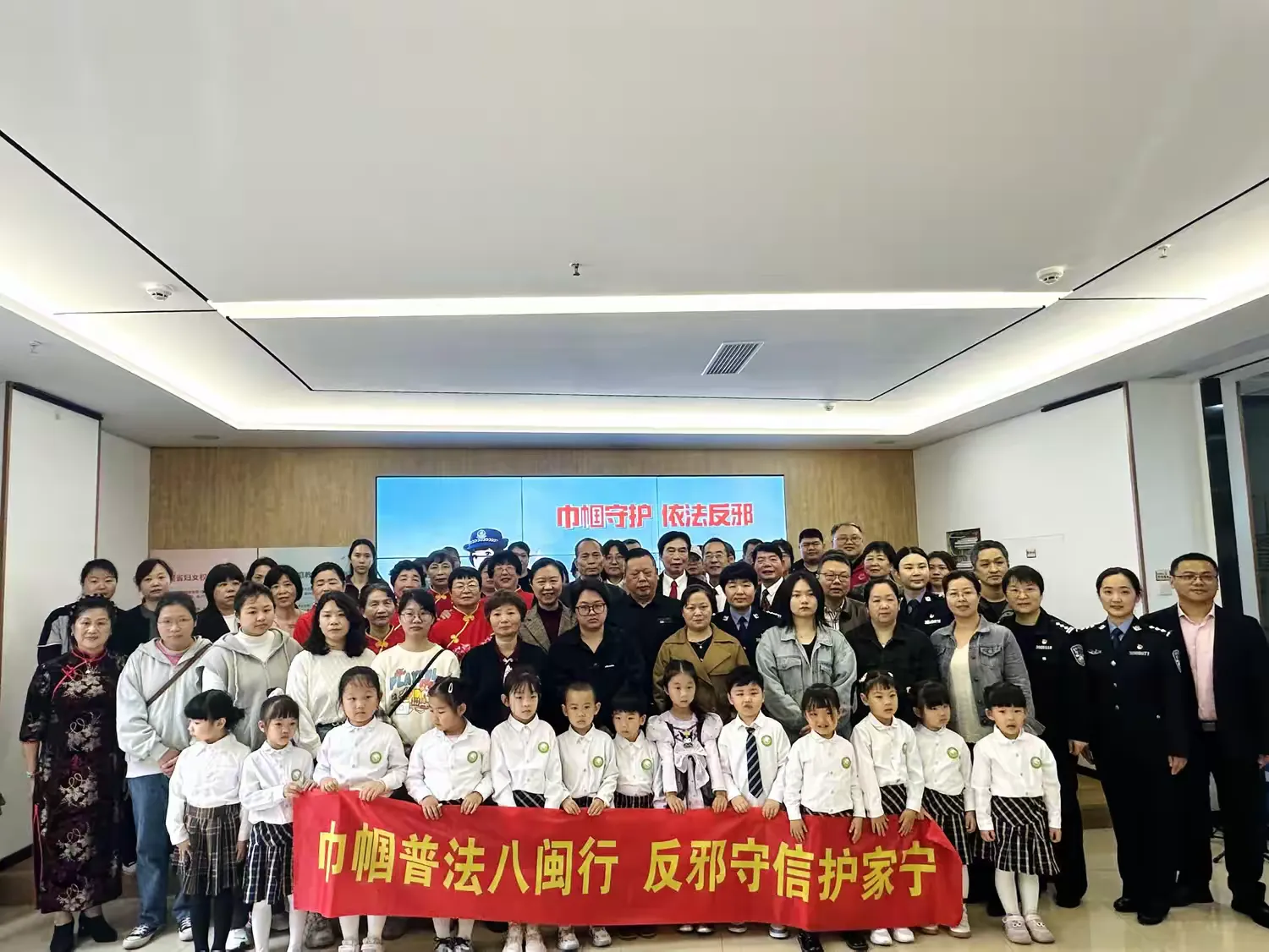 福州市反邪教协会开展“巾帼守护 依法反邪” 主题宣传活动
