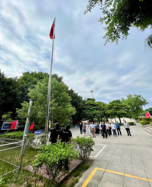 福州科技馆举行升旗仪式 庆祝中华人民共和国成立73周年