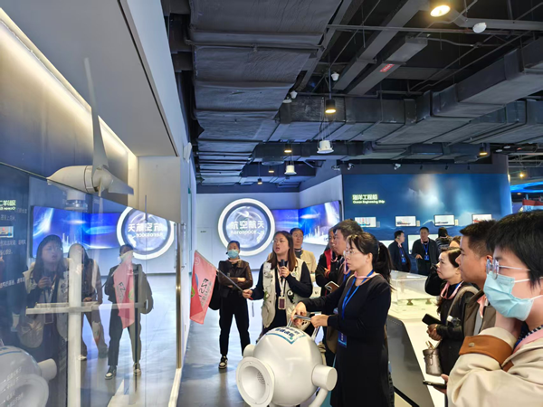 海峡两岸青少年科学教育界代表参观福州科技馆 海峡两岸青少年科学教育界代表参观福州科技馆