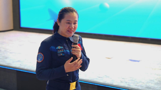 航天员王浩泽莅临福州科技馆咨询指导 与150名少年共赴航天之约 航天员王浩泽莅临福州科技馆咨询指导 与150名少年共赴航天之约