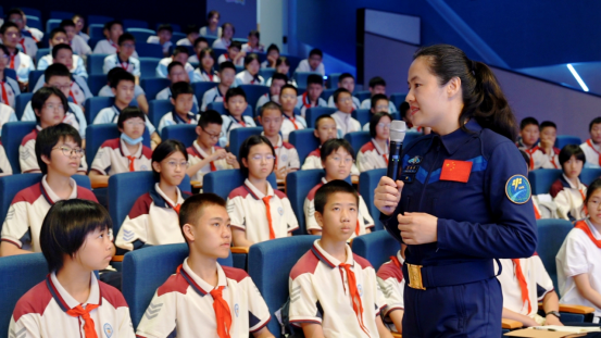 航天员王浩泽莅临福州科技馆咨询指导 与150名少年共赴航天之约 航天员王浩泽莅临福州科技馆咨询指导 与150名少年共赴航天之约