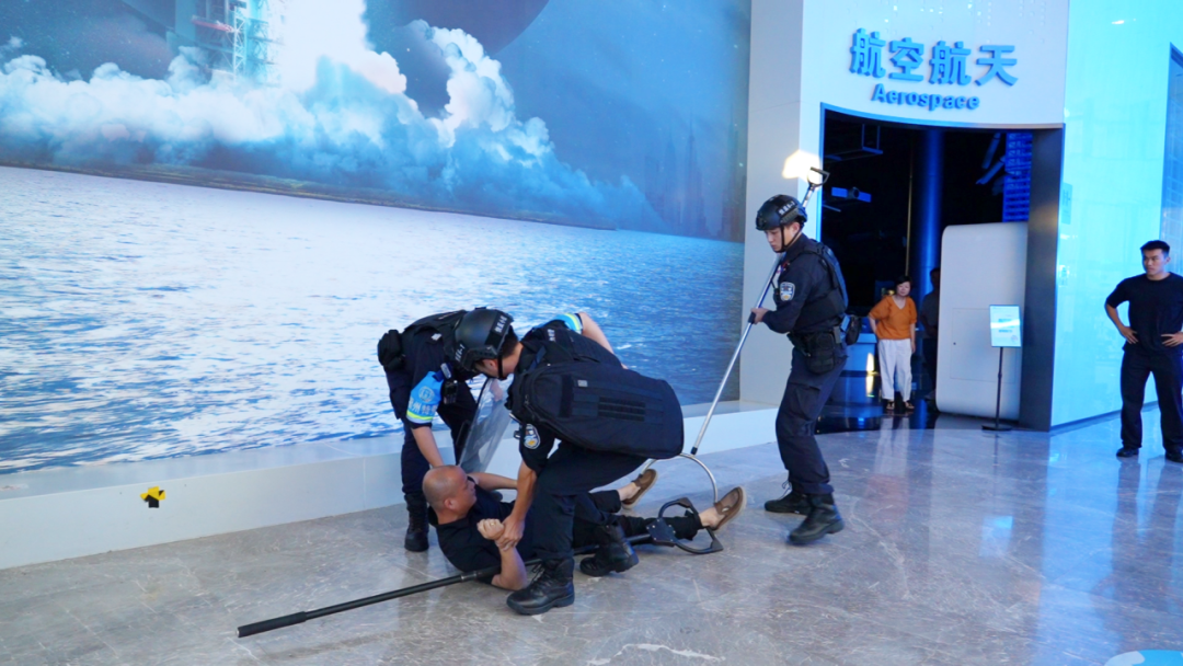 以练筑防 护航平安——福州科技馆开展2026年反恐防暴实战演练 以练筑防 护航平安——福州科技馆开展2026年反恐防暴实战演练