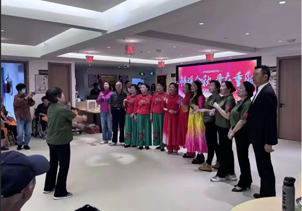 二支部进社区开展“情暖金秋,爱在重阳”主题活动 二支部进社区开展“情暖金秋,爱在重阳”主题活动