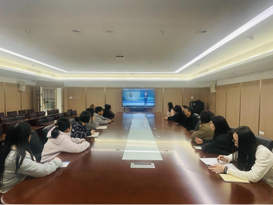 福州科技馆组织观看廉政教育警示片 《被奢侈之风毁掉的前程》